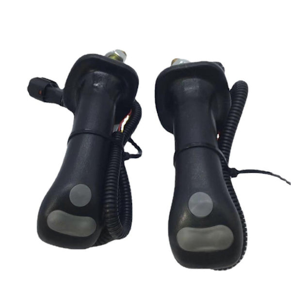 2 st Styrpinnar för Grävmaskin, Ergonomiskt Grepp, Precisionskontrollknapp, Styrpinne för Grävmaskin, Set för KOAVX DX225-Perfet