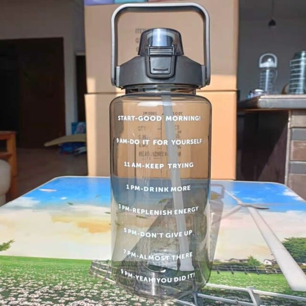 Stor vandflaske med sugerør 2 Liter Time Marker sort black