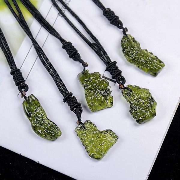 3x Moldavit Crystal Stone Halsband Oregelbundet stenhänge med strängar Artificiell Kristall Energite Halsband Presenter till - Perfet