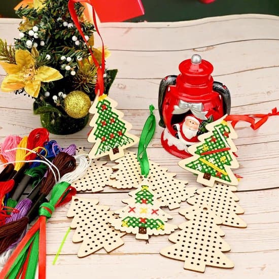 Julebroderisæt - Juletræsbroderi - DIY Julehåndværk - Broderisæt til voksne - Juletræspynt