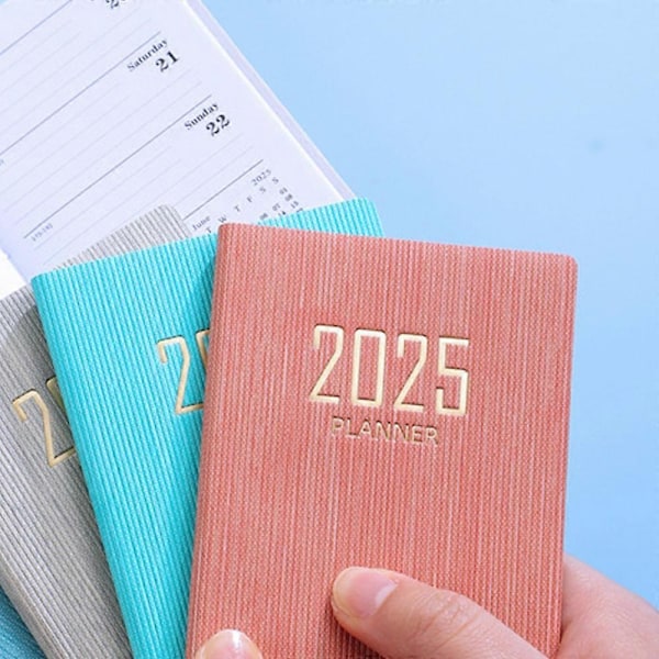 365-dagars 2025 Portabel A7 Fickplanerare PU-omslag Daglig Veckoschema Anteckningsbok Kalender Journal Skola Kontorsmaterial Agenda NY-Perfet Red