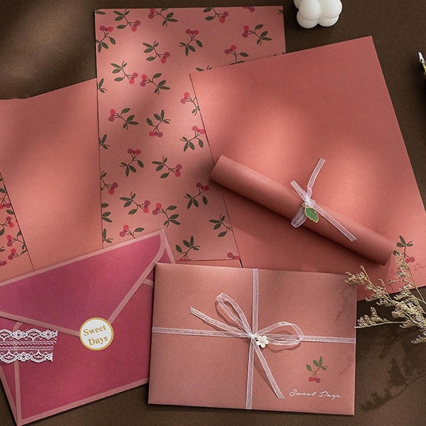 Paperitarvikkeet (vuorattu) 24 kpl ja kirjekuoret 12 kpl, paperitavarat ja set tarvikkeineen - Perfet Style 1