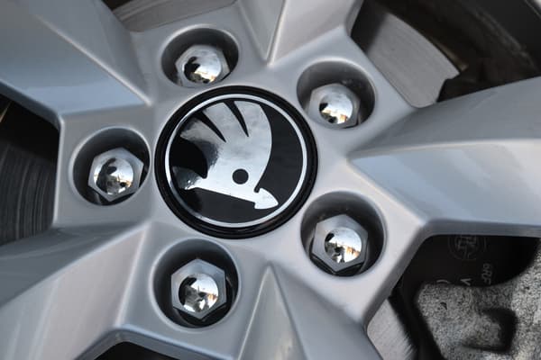 4-delt sæt - Skoda centerkapsel/fælgemblem - Bil 80 65 mm