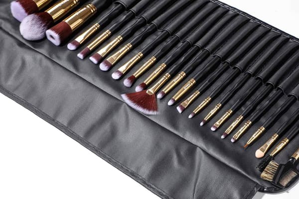 24 professionelle makeupbørster, pakket i sort/guld opbevaringsæsker