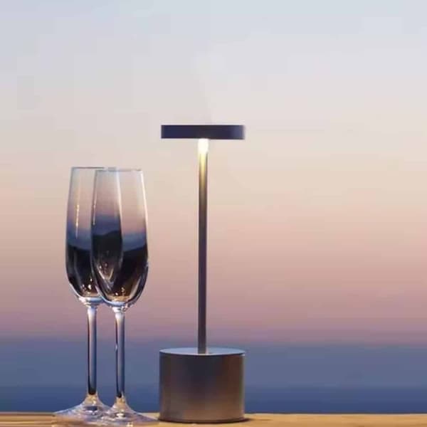 LED Skrivebordslampe – Moderne minimalistisk stil