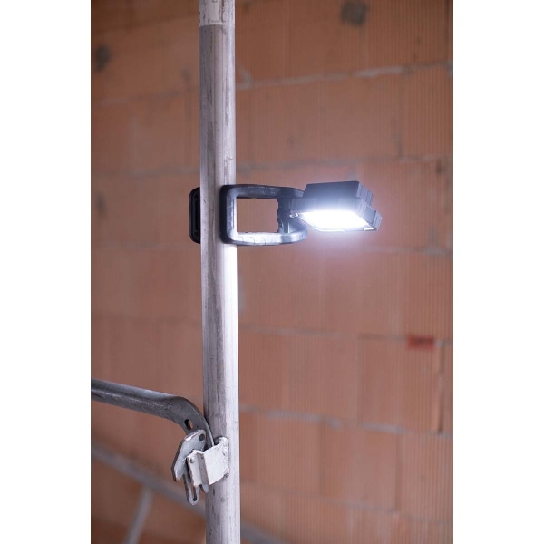 Brennenstuhl Klembar LED-arbejdslampe 1050 MA (batteri LED-arbejdslampe 10W, 950lm, IP65, 12 timers brændetid, udviklet i Tyskland)