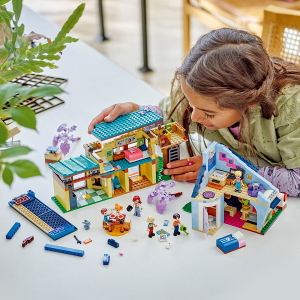 LEGO Friends 42620  - Olly and Paisley's Family Houses