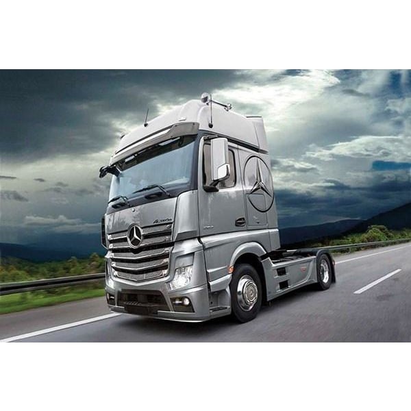 Italeri 1:24 MERCEDES BENZ ACTROS MP4 GIGASPACE