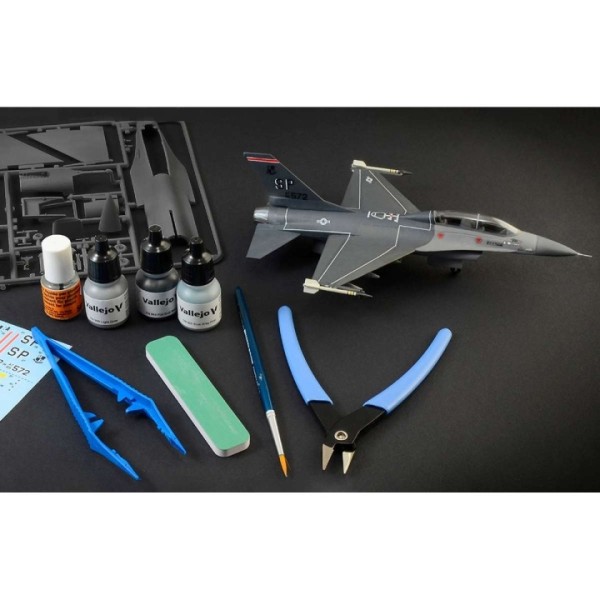 ITALERI 1:72 Complete modeling set F-16 C/D Night Falcon