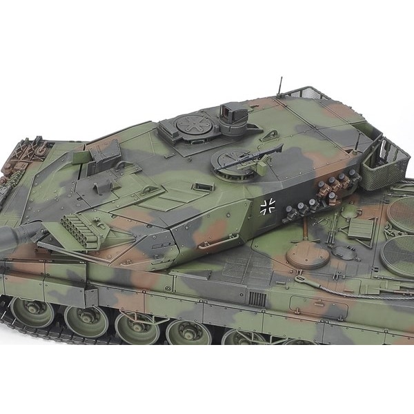 Tamiya 1/35 LEOPARD 2 A6 MBT