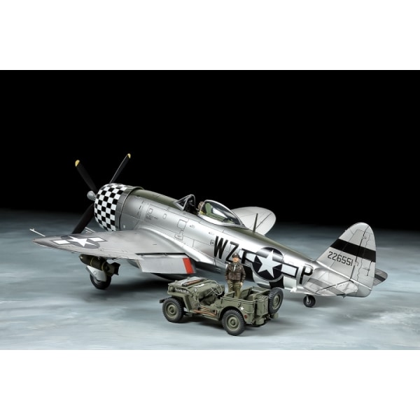 TAMIYA 1/48 Republic P-47D Thunderbolt® & 1/4-ton 4x4 Lig