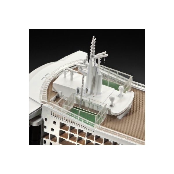 Revell Queen Mary 2