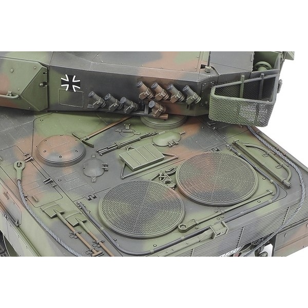 Tamiya 1/35 LEOPARD 2 A6 MBT