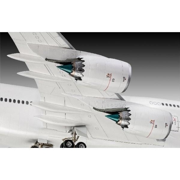 Revell Boeing 747-8 Lufthansan uusi maksa