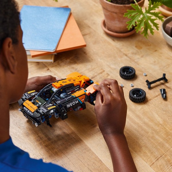 LEGO Technic 42166  - NEOM McLaren Extreme E Race Car