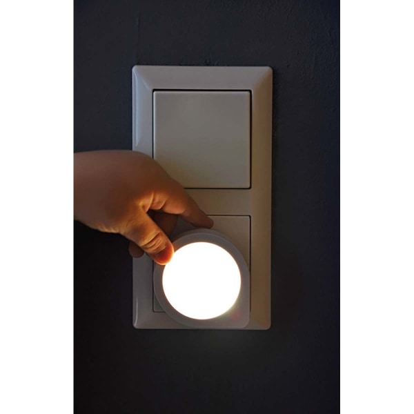 brennenstuhl LED-nattlampa med skymningssensor / nattljusuttag (
