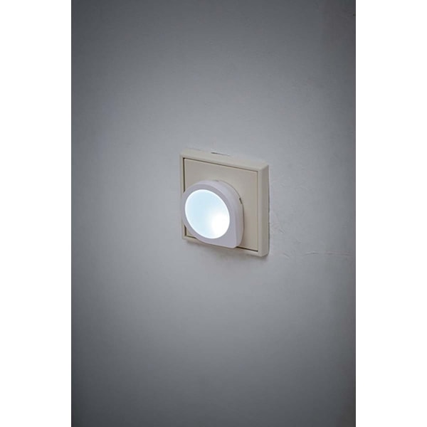 brennenstuhl LED natlys med skumringssensor / natlysstik (skånsomt og diskret fatningslys med ekstremt lavt strømforbrug)