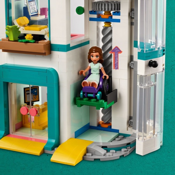 LEGO Friends 42621 - Heartlake City Hospital