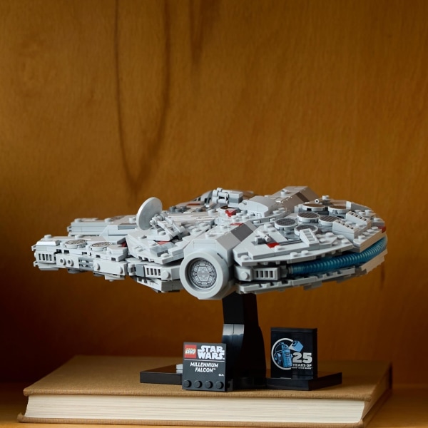 LEGO Star Wars 75375 - Millennium Falcon