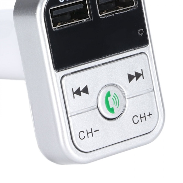 FM-sender med dobbelt USB-stik, display og knapper, Sølv