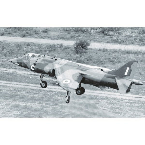 AIRFIX Hawker Siddeley Harrier GR.1/AV-8A