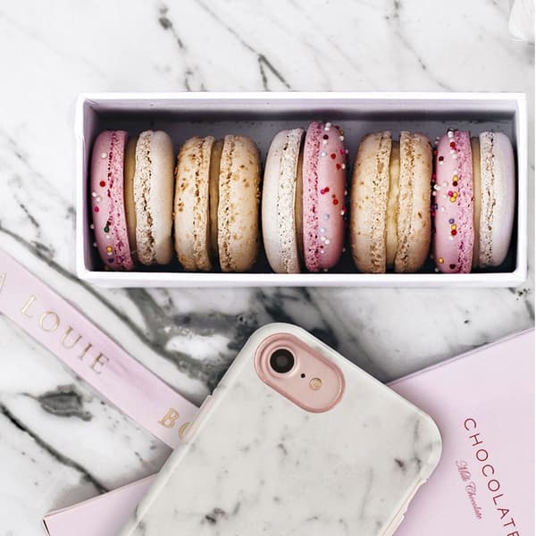 Richmond & Finch iPhone 7/8/SE2 Case, White Marble Vit