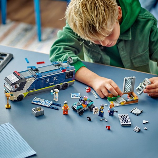 LEGO City Police 60418  - Polisens mobila laboratoriebil