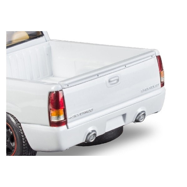 Revell 1999 Chevy Silverado Custom Pickup