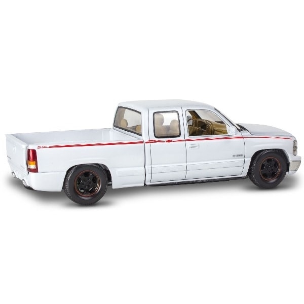 Revell 1999 Chevy Silverado Custom Pickup