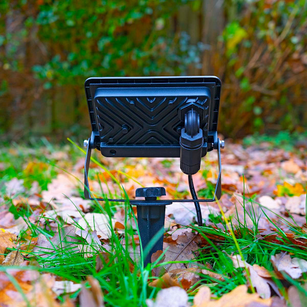 Nedis Smartlife Outdoor Light | 1600 lm | Wi-Fi | 20 W | Lämpimästä kylmään valkoiseen / RGB | 2700 - 6500 K | Alumiini | Android™ / IOS