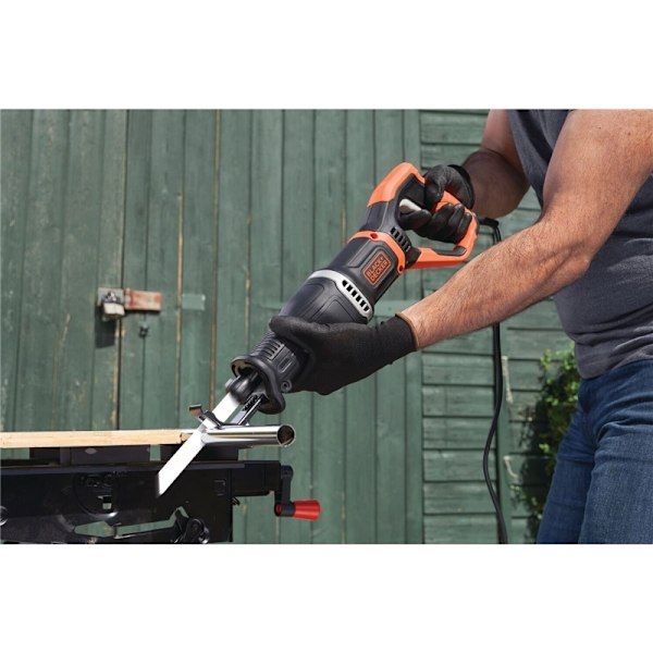 BLACK+DECKER Tiger-/Svärdsåg 750W grenhållare&två sågblad
