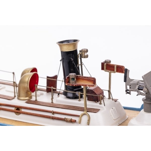 1:35 H.M.S. Renown-Plastic hull