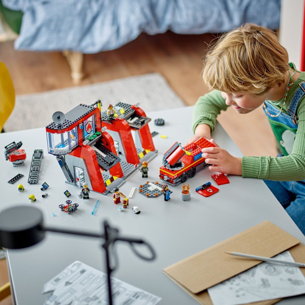 LEGO City Fire 60414  - Brandstation med brandbil