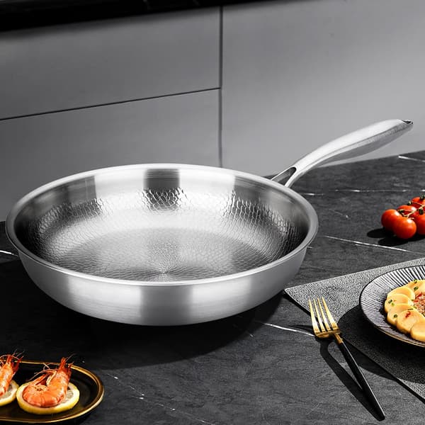 Titanium Hammered Frying Pan with Lid, Non-Stick, Even Heating, Multiple Sizes, For Induction, Gas, Electric and Ceramic Hobs 32cm