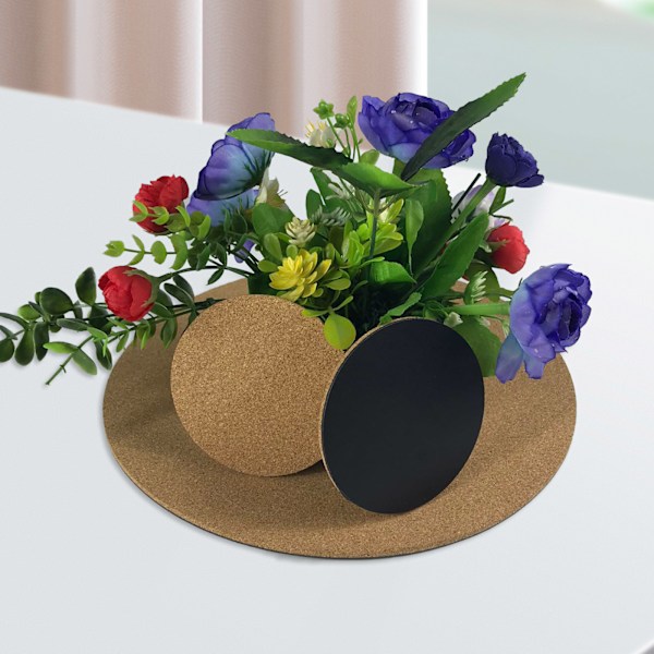 Miljøvennlige plast- og korkmatter designet for forskjellige plantekasser, ideelle for utendørs planteutstillinger.