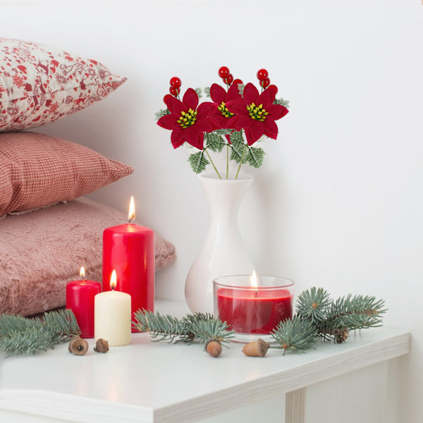 Kunstig juleblomstarrangement med røde bær og festlige blader