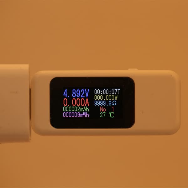 LCD USB-testare Digital Voltmeter Ammeter Spänningsmätare DC 4-30V Vit