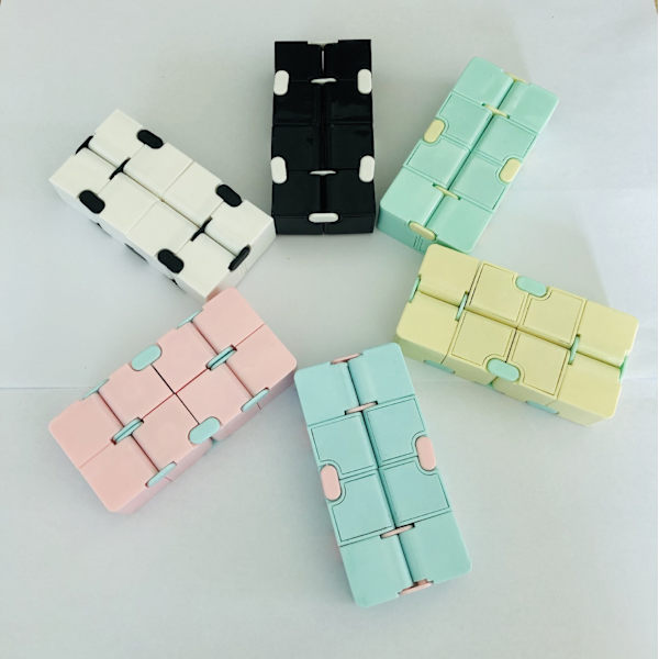 Infinite Rubik's Cube Stress Relief Artefakt Finger Puzzle white