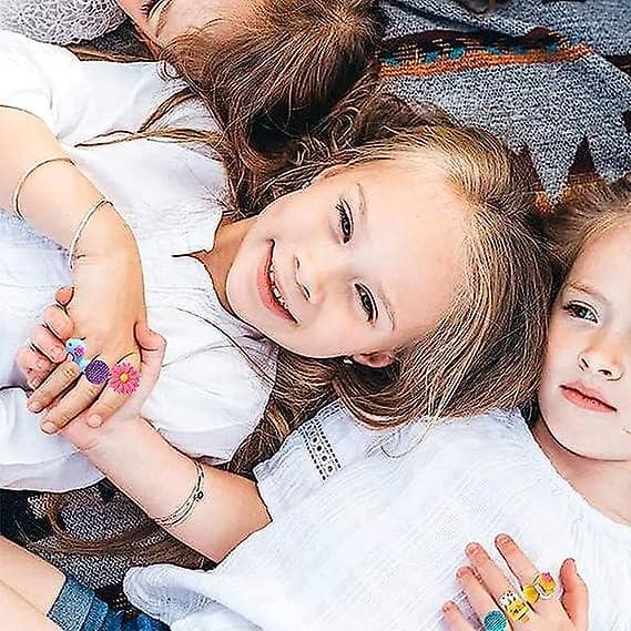 24 STK Smykkeringe til piger i en æske 24PCS