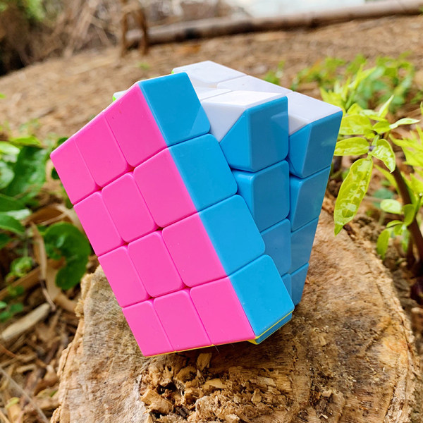 Kreativ enfärgad 334 Rubiks kub med olika sidor B