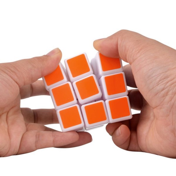 Den tredje ordningens smidiga Rubiks kubracingtävling 5.7CM third stage