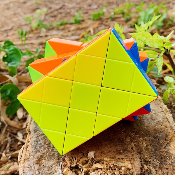 Kreativ enfärgad 334 Rubiks kub med olika sidor A
