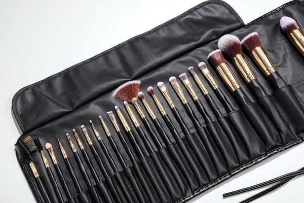 【DENGTU】24 professionelle og eksklusive makeupbørster i etui Sort / Guld 150