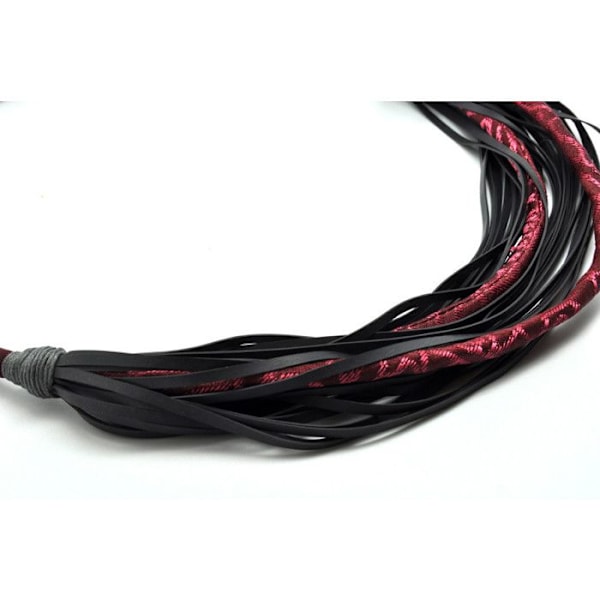 Svart och bordeaux halsband