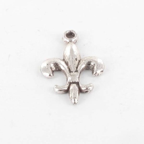 Metallisk charm Lilja 13mm Silverfärgad Silver