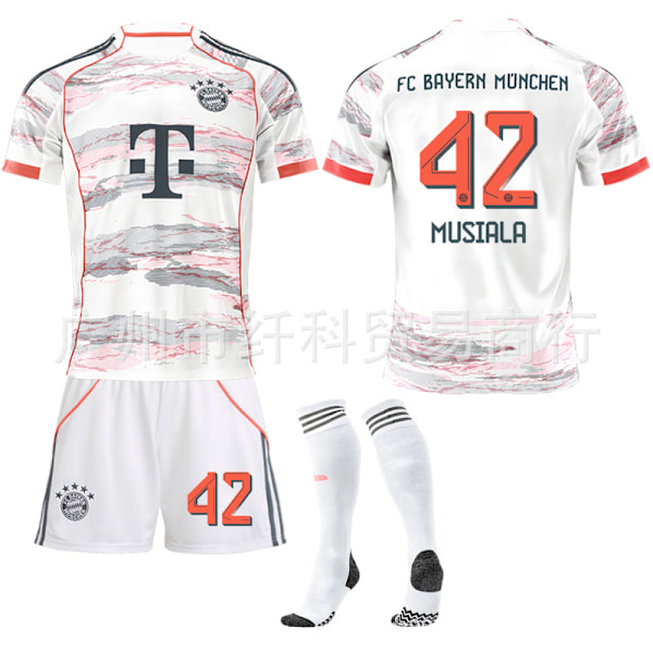 Xbi- Bayern vieras nro 25 Müller jätti jäähyväiset juhlajoukkuesetille jalkapallopaidalla 42 MUSIALA #L