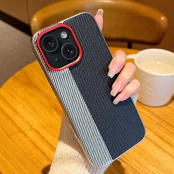 Skal för iPhone 15 Kamerastil Kolfibertextur Läder+PC Telefonskydd