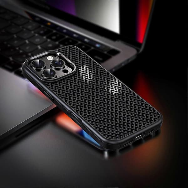 IPAKY Deksel til iPhone 16 Pro Karbonfibertekstur PC + TPU Støtsikkert Telefon Bakdeksel Multicolor Titanium Black