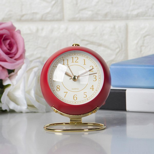 Sovrumsväckarklocka Skrivbord analog väckarklocka Ultratyst metall Icke-tickande retro liten bordsklocka C Red