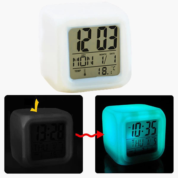 LED Digital Vækkeur Mini Skrivebords Cube Ur Med Farverige Lys Flere Tilstande Multifunktionelt Glød Skrivebordsur Batteridrevet (y-c-2)